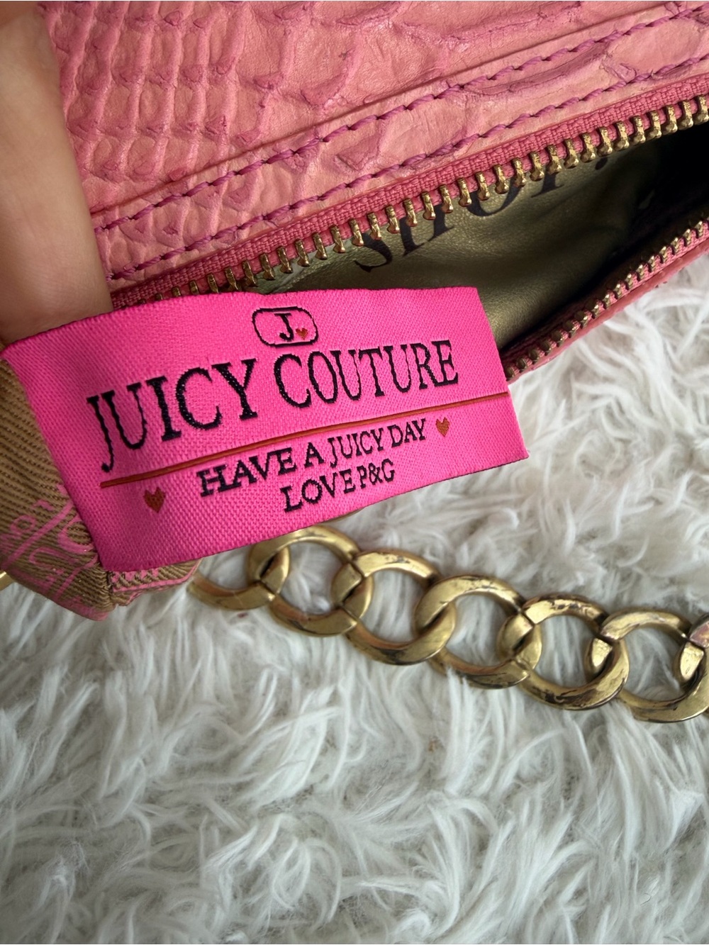 Juicy Couture Pink Y2K Vintage barrel bag with Gold Hardware. Collectible. Rare - Picture 14 of 15